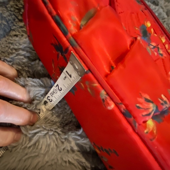 LUG Mambo Crossbody or Shoulder Bag for Travel - Picture 5 of 11